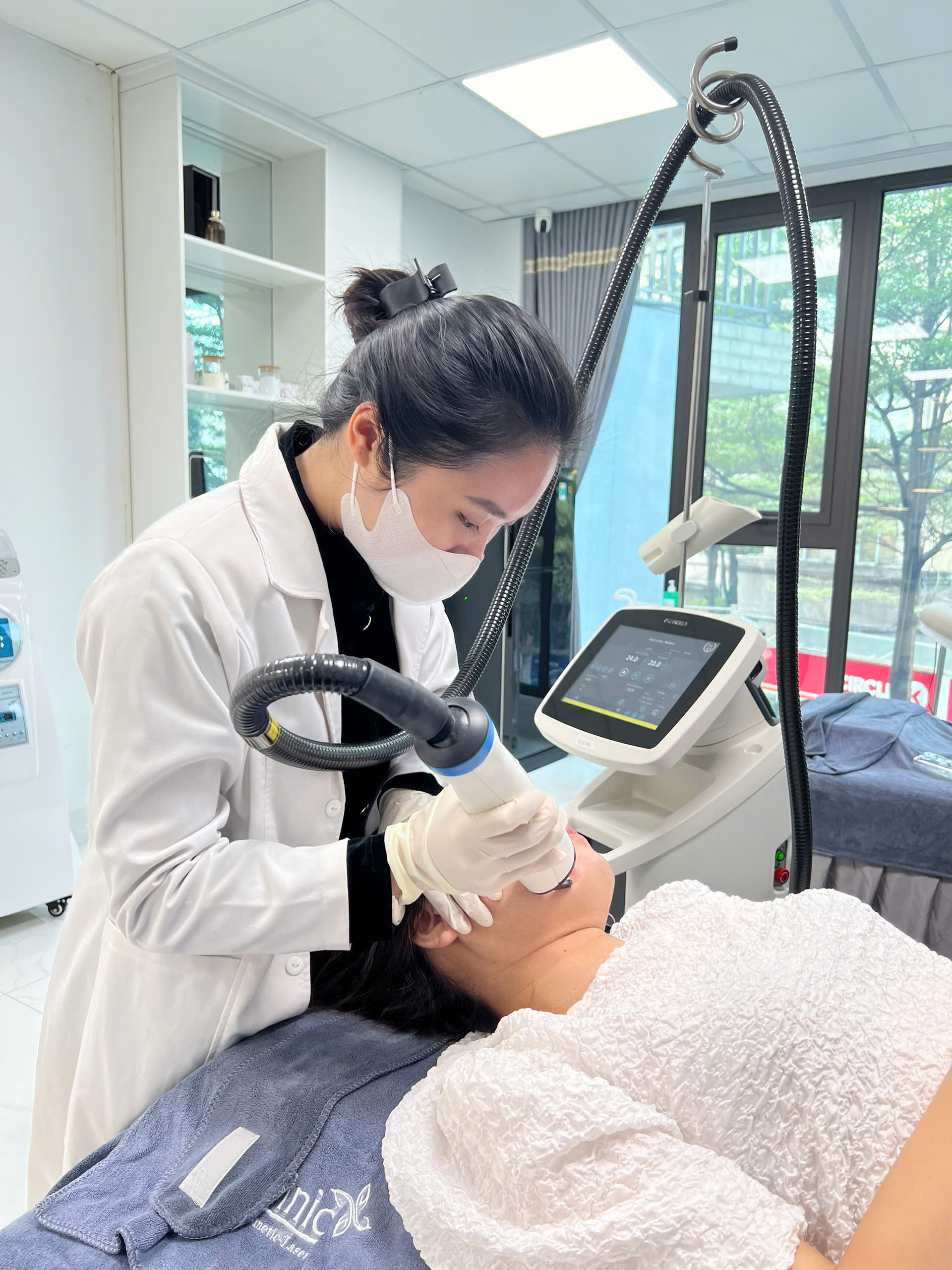 Công nghệ điều trị mắt H2 Clinic